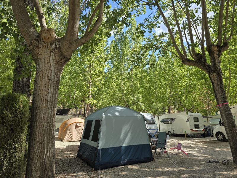 Acampar en verano: ¿Tienda de campaña, autocaravana o bungalow? Ventajas e inconvenientes